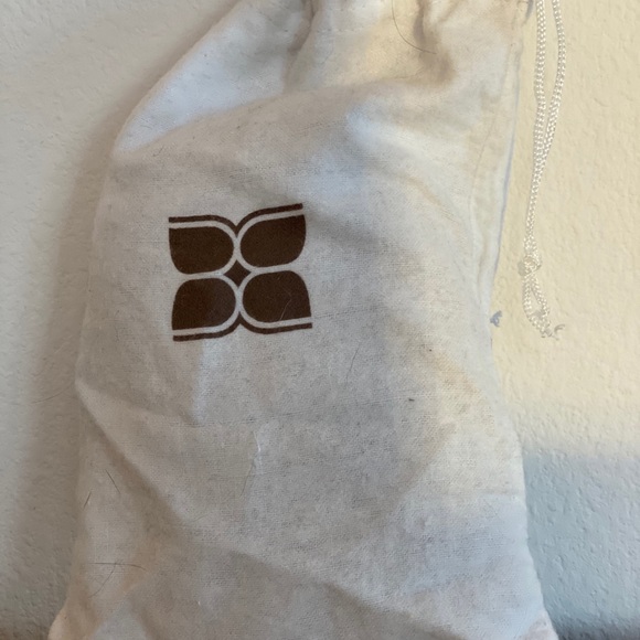 BCBGMAXAZRIA clutch - Picture 4 of 4